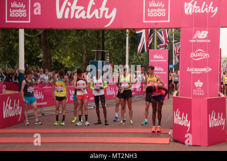 Londra REGNO UNITO. 28 maggio 2018. Sir Mo Farah in esecuzione nel 2018 vitalità Londra 10, 000, Mo Farah ritorna alla gara dopo ultima esecuzione n 2013 ione , qual è il decimo anniversario della mitica gara dove egli è l'evento record titolare@Paolo Quezada-Neiman/Alamy Live News Foto Stock