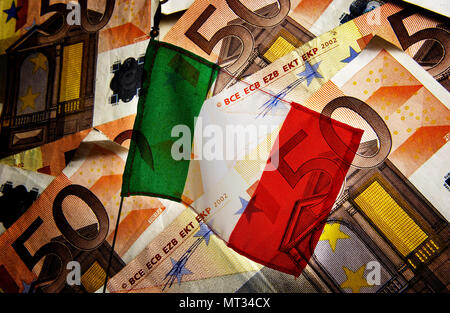 Bandiera Italiana e euro Foto Stock