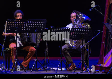 Roma, Italia. 26 Maggio, 2018. Il sassofonista e avant-garde compositore e una delle figure fondamentali del ventesimo secolo la musica ha eseguito su 26/5/2018 presso l Auditorium Parco della Musica di Roma. Con lui sul palco Taylor Ho Bynum cornet e ottone, Adam Matlock fisarmonica, Dan Peck tuba, Jacqueline Kerrod e Miriam Overloch hard. Adam Matlock(L) e Dan Peck Credito: Leo Claudio De Petris/Pacific Press/Alamy Live News Foto Stock