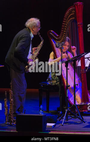 Roma, Italia. 26 Maggio, 2018. Il sassofonista e avant-garde compositore e una delle figure fondamentali del ventesimo secolo la musica ha eseguito su 26/5/2018 presso l Auditorium Parco della Musica di Roma. Con lui sul palco Taylor Ho Bynum cornet e ottone, Adam Matlock fisarmonica, Dan Peck tuba, Jacqueline Kerrod e Miriam Overloch hard. Anthony Braxton e Jacqueline Kerrod Credito: Leo Claudio De Petris/Pacific Press/Alamy Live News Foto Stock