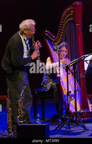 Roma, Italia. 26 Maggio, 2018. Il sassofonista e avant-garde compositore e una delle figure fondamentali del ventesimo secolo la musica ha eseguito su 26/5/2018 presso l Auditorium Parco della Musica di Roma. Con lui sul palco Taylor Ho Bynum cornet e ottone, Adam Matlock fisarmonica, Dan Peck tuba, Jacqueline Kerrod e Miriam Overloch hard. Anthony Braxton e Jacqueline Kerrod Credito: Leo Claudio De Petris/Pacific Press/Alamy Live News Foto Stock