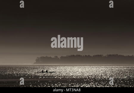 Mattina nebuloso sul lago Ontario Foto Stock