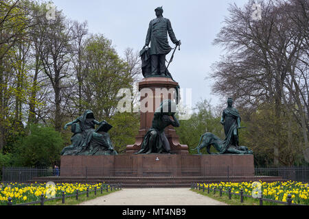 Berlino, Germania - Aprile 4, 2017: Statua di Bismarck Nationaldenkmal Memorial nel Tiergarten di Berlino Foto Stock
