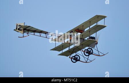 1910 Avro triplano battenti a Shuttleworth airshow di sera del 19 maggio 2018 Foto Stock