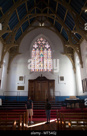 Marines con il trentunesimo Marine Expeditionary Unit tour una sala all'interno di Brisbane Grammar School di Brisbane, Queensland, Australia, 31 luglio 2017. Marines e marinai ha visitato la scuola nel corso di una recente visita porta a Brisbane per parlare con gli studenti sulla cultura americana e della vita militare. Visite di porta sono un tempo per Marines e marinai per rilassarsi durante il MEU costantemente-distribuzione programmata in tutto il Indo-Asia-regione del Pacifico. (Ufficiale DEGLI STATI UNITI Marine Corps photo by Luka L. Weisenberger/rilasciato) Foto Stock