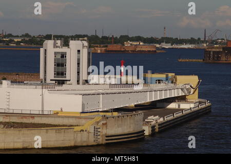 Di San Pietroburgo per la prevenzione delle inondazioni complesso impianto, Kotlin Isola, Golfo di Finlandia e Russia Foto Stock