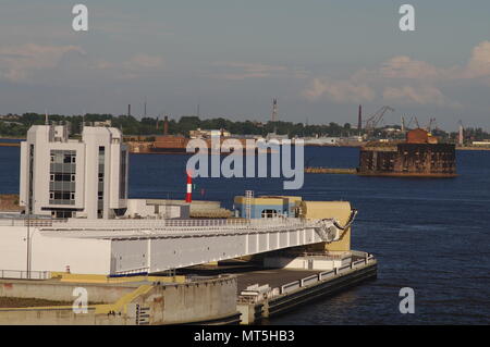 Di San Pietroburgo per la prevenzione delle inondazioni complesso impianto, Kotlin Isola, Golfo di Finlandia e Russia Foto Stock
