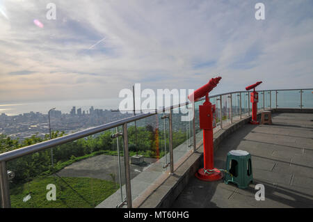 Batumi, Georgia, la vista dei dintorni come visto dal posto di osservazione a Batumi funivia Foto Stock