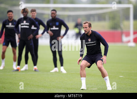 Inghilterra Harry Kane durante una sessione di allenamento presso il St George's Park, Burton. Foto Stock