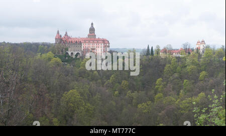 Panorama di Ksiaz Furstenstein castello vicino Walbrzych in Polonia Foto Stock