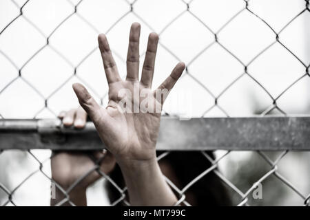 Arrestare abusando della donna la violenza, la Giornata dei Diritti Umani del concetto. Foto Stock