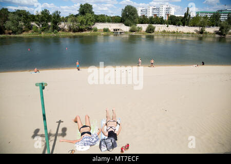 Tiraspol, Moldavia, bagnanti al Dnister Foto Stock