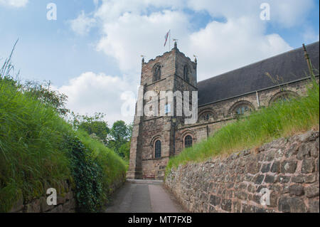 La Chiesa di Santa Maria nel villaggio di Tutbury, Staffordshire, Inghilterra lunedì 28 maggio 2018. Foto Stock