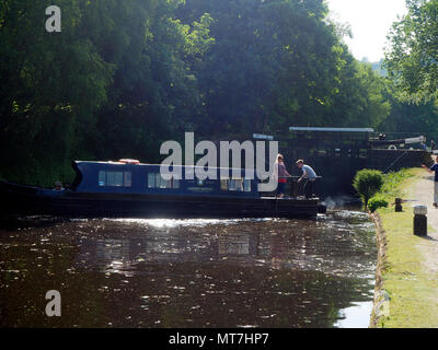 Hebden Bridge & Rochdale Canal marciapiede Foto Stock