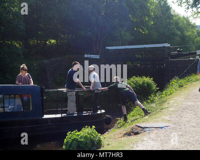 Hebden Bridge & Rochdale Canal marciapiede Foto Stock