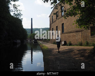 Hebden Bridge & Rochdale Canal marciapiede Foto Stock