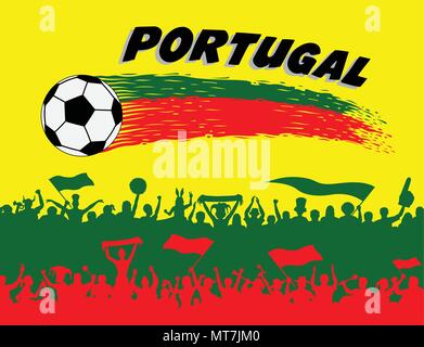 Bandiera del Portogallo i colori con pallone da calcio e sostenitori portoghese silhouette. Tutti gli oggetti, i tratti di pennello e i contorni sono in diversi strati di un Illustrazione Vettoriale