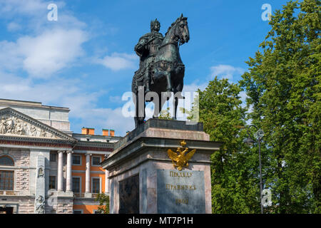 RUSSIA, San Pietroburgo - Agosto 18, 2017: Monumento a Pietro I di fronte alla parrocchia di San Michele Castello, progettato da Bartolomeo Rastrelli, simboleggia la Rus Foto Stock