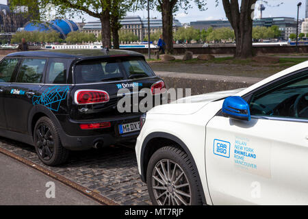 Vetture del carsharing aziende unità ora e Auto2Go nel quartiere Deutz di Colonia, Germania Foto Stock