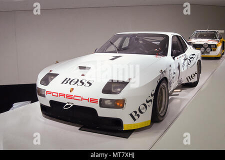 STUTTGART, Germania-Aprile 7, 2017: 1981 Porsche 924 GTP Le Mans (Driver: Jurgen Barth, Walter Rohrl) nel Museo Porsche Foto Stock