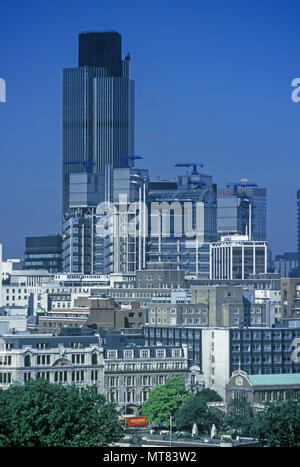 1988 storica National Westminster Bank TOWER LLOYDS edificio assicurazione City di Londra Londra Inghilterra REGNO UNITO Foto Stock