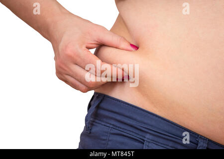 Donna pizzicamento mano ventre grasso. Grasso di misurazione femmina, isolato su bianco. Abstract: corpo grasso e pancia. Foto Stock