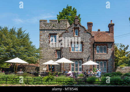 Crema,tè Il tè del pomeriggio,terrazza,Casa Torre,Westgate Gardens,Canterbury,Kent,l'Inghilterra,UK Foto Stock