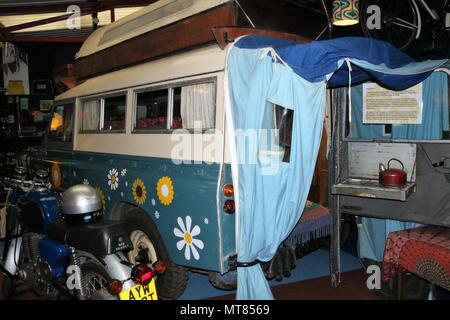 Il Cotswold Motoring Museum di Cotswolds village di Bourton-on-the-acqua, Gloucestershire, Inghilterra. Veicoli vintage e visualizza. Foto Stock