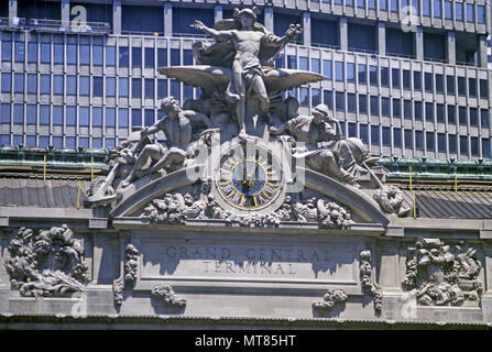 1988 storica statua di Mercurio (©JULES COUTAN 1914) Grand Central Terminal MANHATTAN NEW YORK CITY USA Foto Stock