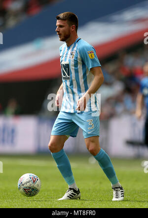 Coventry City's Chris Stokes durante la scommessa del Cielo lega due finale allo stadio di Wembley, Londra. Stampa foto di associazione. Picture Data: lunedì 28 maggio, 2018. Vedere PA storia Soccer League due. Foto di credito dovrebbe leggere: Steven Paston/filo PA. Restrizioni: solo uso editoriale nessun uso non autorizzato di audio, video, dati, calendari, club/campionato loghi o 'live' servizi. Online in corrispondenza uso limitato a 75 immagini, nessun video emulazione. Nessun uso in scommesse, giochi o un singolo giocatore/club/league pubblicazioni. Foto Stock