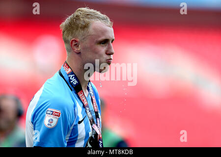 Coventry City il Jack più truci celebra dopo la scommessa del Cielo lega due finale allo stadio di Wembley, Londra. Foto Stock