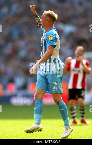 Coventry City il Jack più truci celebra dopo il gioco durante la scommessa del Cielo lega due finale allo stadio di Wembley, Londra. Foto Stock