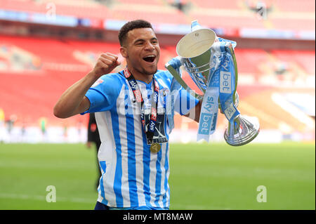 Coventry City's Maxime Biamou celebra dopo la scommessa del Cielo lega due finale allo stadio di Wembley, Londra. Foto Stock