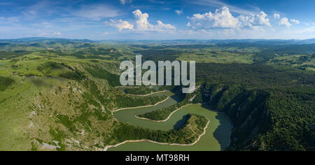 Si snoda a rocky river fiume Uvac in Serbia Foto Stock