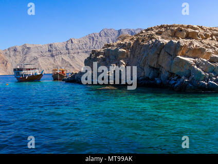 I turisti lo snorkeling a isola del telegrafo, Governatorato Musandam, Khasab, Oman Foto Stock