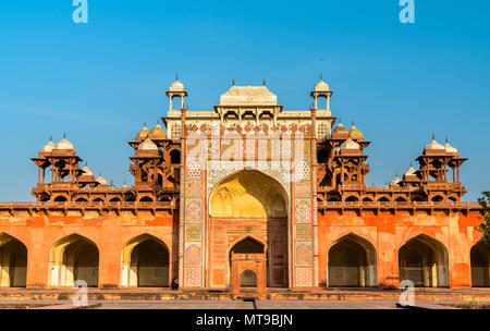 Tomba di Akbar il grande a Sikandra fort di Agra, India Foto Stock