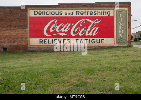Coca Cola murale il vecchio edificio livrea Foto Stock