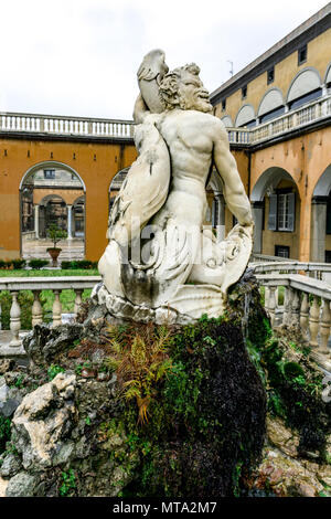 Genova, Italia - 11 Marzo 2018: dettaglio dal giardino del Satiro a Villa del Principe di Genova, Italia. La villa è stata costruita tra il 1521 e il 1529 per Andrea Foto Stock