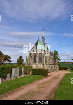 Il molto caratteristico Vicarsford cappella del cimitero di riposo sulla cima di una collina prominente nel centro di Fife vicino Drumoig in Scozia. Foto Stock