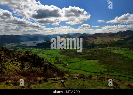 Nuvole ribaltamento Thornthwaite Forest Foto Stock