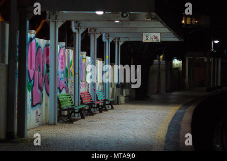 Estoril stazione ferroviaria di notte Foto Stock