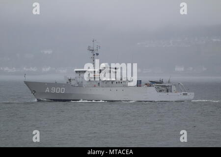 HNLMS Mercuur (A900), un supporto sottomarino nave gestita dalla Marina reale olandese, passando Gourock all'inizio dell'esercizio comune della Warrior 18-1. Foto Stock