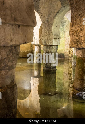 Cisterna araba o Aljibe, antica moschea durante il medioevo regola di musulmani in Spagna, Caceres Foto Stock