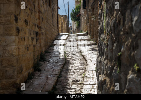 Antiche strade in città tradizionale a Deir el Qamar, Libano Foto Stock