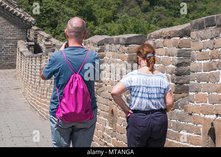 I turisti sulla Grande Muraglia della Cina Foto Stock