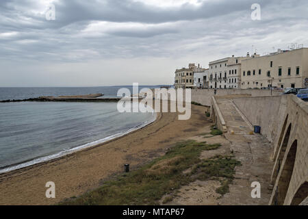 Italia Puglia città di Gallipoli piccola spiaggia di purezza Foto Stock