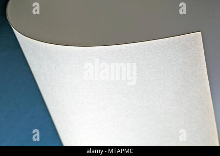 Angolo arricciato del libro bianco. Mock up. Close up. Macro shot Foto Stock