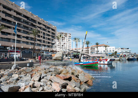 Vista sul pittoresco porto di Saint-Cyprien Plage, Roussillon, Pyrenees-Orientales, Francia Foto Stock
