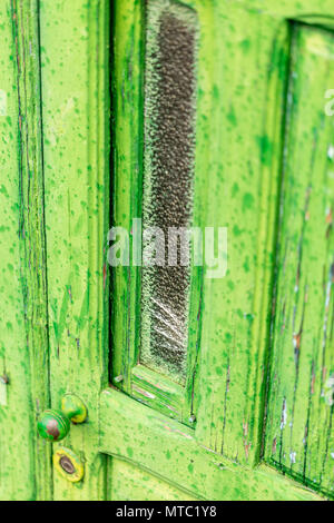 Abstract i dettagli di vecchie porte in legno e finestre, trascurato con peeling di verniciatura e il vetro rotto, Vilaflor, Isole Canarie, Spagna, Foto Stock