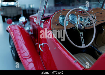 Oldtimer grande garage. Foto Stock